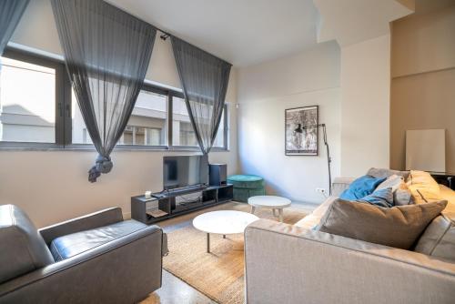 Syntagma square 2 bedrooms 4 pers apartment by MPS