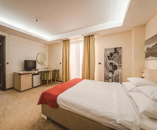 Postel nebo postele na pokoji v ubytování Hotel & Apartments HEC Residence