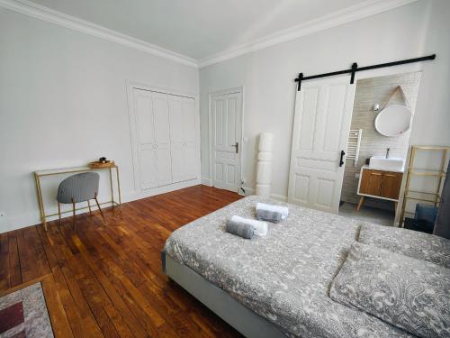 a bedroom with a bed with two towels on it at Self-checkin house - Private rooms to rent in a beautiful town house - Not a hotel - Shared facilities - Extra fee for sheets and towels - Private parking - Check your plateform inbox and follow check-in instructions - Chambres privées - Arrivée autonome in Saint-Romain-en-Gal