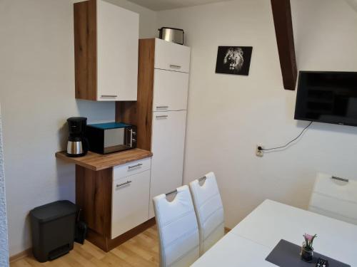 a small kitchen with a desk and a microwave at FeWo WIEKO Plauen Leibnizstr. H1, DG links in Plauen
