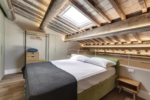 Sant'Agostino Luxury Apartment by Mamo Florence