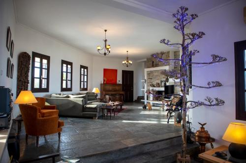 Ruang duduk di My Way Kavos Villa