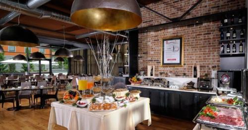 Jídlo v hotelu nebo okolí