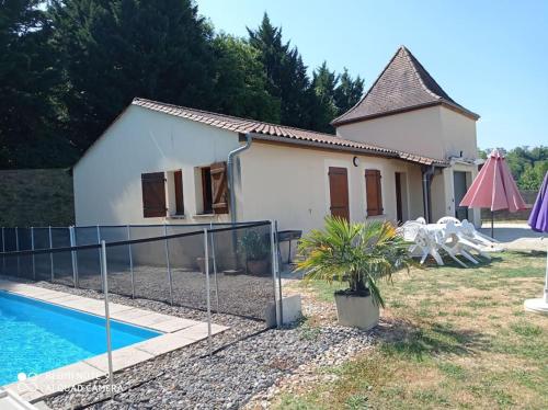 Maison*Piscine*3 kms de Sarlat