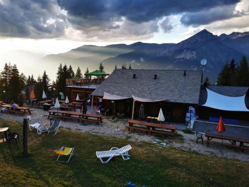 Gallery image of Restaurant Hotel Chalet Del Sole in Sauze dʼOulx