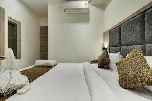 Postel nebo postele na pokoji v ubytování Hotel Sion Fort