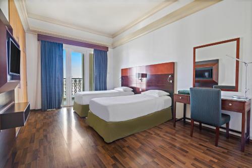 Ένα ή περισσότερα κρεβάτια σε δωμάτιο στο Al Khoory Hotel Apartments Al Barsha