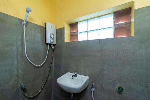 a bathroom with a shower and a sink at SOVANN'S HOUSE By Uncle's House in Siem Reap