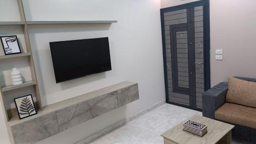 TV a/nebo společenská místnost v ubytování Nový velký apartmán centrum Sheraton, Hurghada