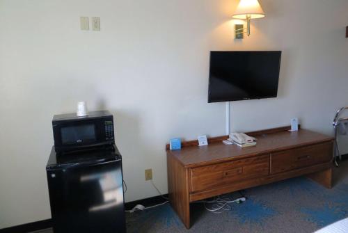 Телевизор и/или развлекательный центр в Days Inn by Wyndham Alamosa