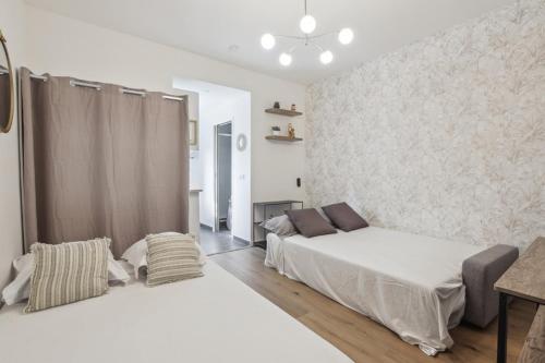 Un pat sau paturi într-o cameră la 820 Suite Libellule - Superb apartment