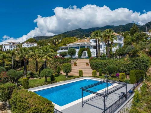 Pogled na bazen u objektu Luxury Villa Benalmádena ili u blizini