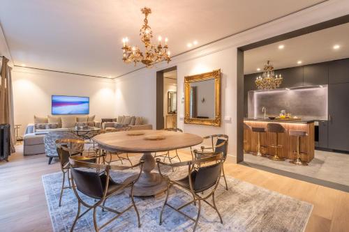 Luxury 3-Bed Apartment in Salamanca, Madrid