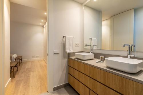 Luxury 3-Bed Apartment in Salamanca, Madrid