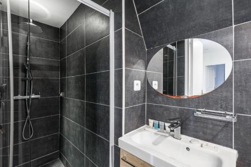 Photo de la galerie de l'établissement 104-Suite Lily-Rose - Superbe Appartement à Paris, à Paris