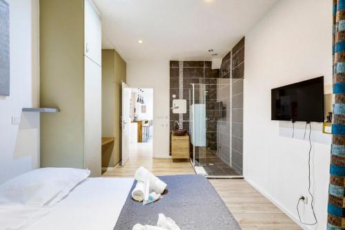 Photo de la galerie de l'établissement 104-Suite Lily-Rose - Superbe Appartement à Paris, à Paris