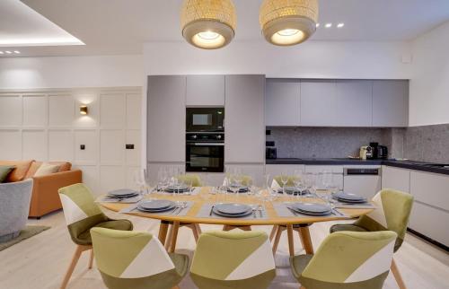 Photo de la galerie de l'établissement 190 Suite Fontaine - Superb apartment in Paris., à Paris