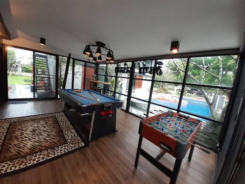 Biliár nebo kulečník v ubytování Intouch Poolvilla