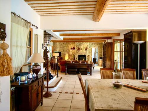 een woonkamer met een tafel en een bank bij Modern Villa in Villars with Sauna in Villars