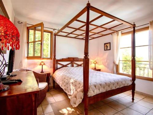 Photo de la galerie de l'établissement Villa in Villars with Pool and Sauna, à Villars