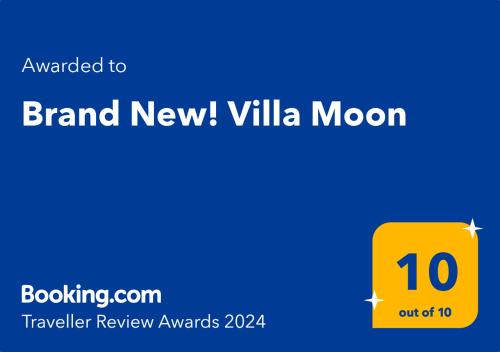 una scatola gialla con le parole luna nuova di villa di Brand New! Villa Moon a Rovaniemi