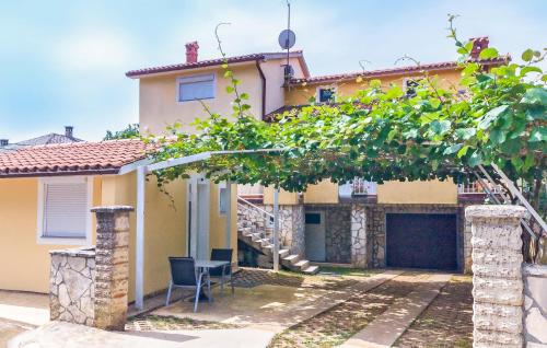 Lovely Apartment In Marcana With Wifi