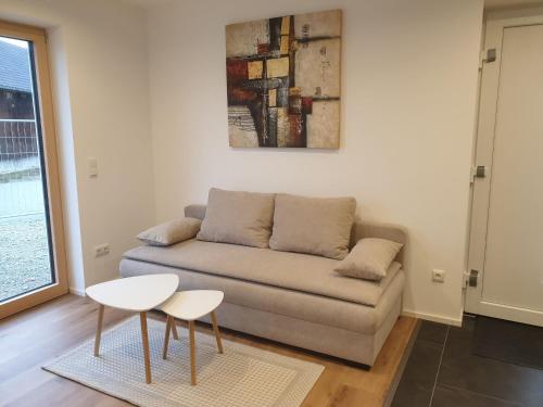 a living room with a couch and a table at Appartement an der alten Linde in Weil