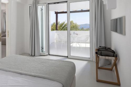 Ένα ή περισσότερα κρεβάτια σε δωμάτιο στο ILYA SUITES BY THE SEA