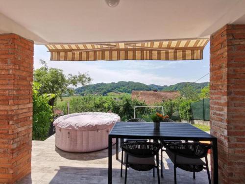 Μπαλκόνι ή βεράντα στο Holiday Home Tuheljske with Mountain View