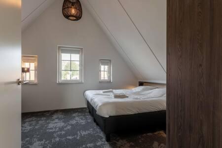 a bedroom with a bed in a attic at Hello Zeeland - Vakantiewoning Knuitershoek 64 