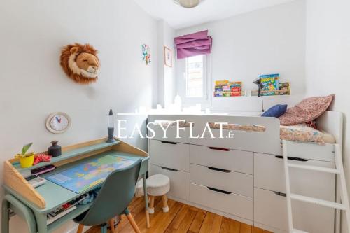Beautiful 4 - bedroom apartment near Seine River and Roland Garros, Paris 16, by Easyflat