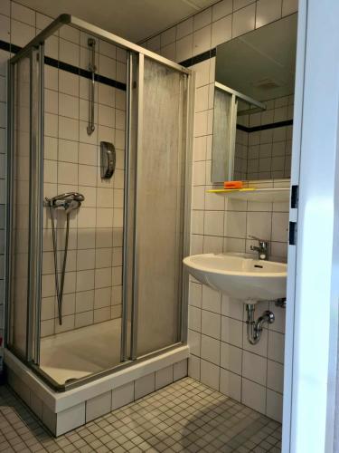 a bathroom with a shower and a sink at Ferienhaus in Barleben
