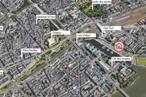 une carte d'une ville avec des rues et des bâtiments dans l'établissement Rêveries au bord de l’Erdre, à Nantes