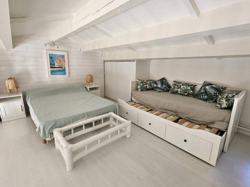 Tempat tidur dalam kamar di Villa Les Issambres, 3 pièces, 6 personnes - FR-1-768-21