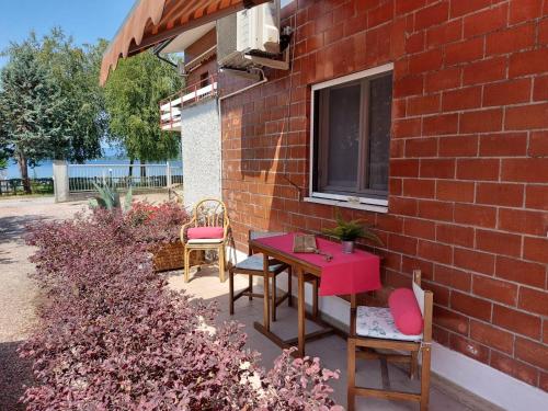 Vonkajšia záhrada v ubytovaní Bnbook Lago Maggiore Studio 2
