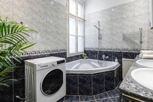 Spacious Vintage Apartment for 12PPL 1071 Budapest, 32 Damjanich utca kép - 3