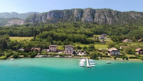 Le Coin des Cygnes, appartement face au lac d'Annecy avec plage privée