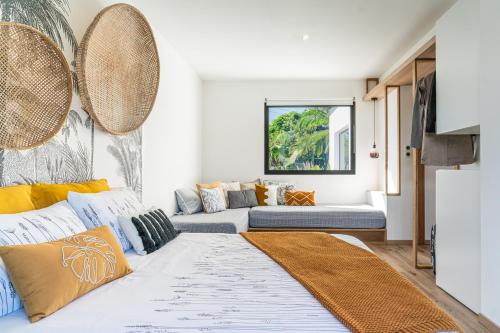 Postel nebo postele na pokoji v ubytování L'Empreinte-Oasis de Sérénité au Coeur d'un jardin tropical