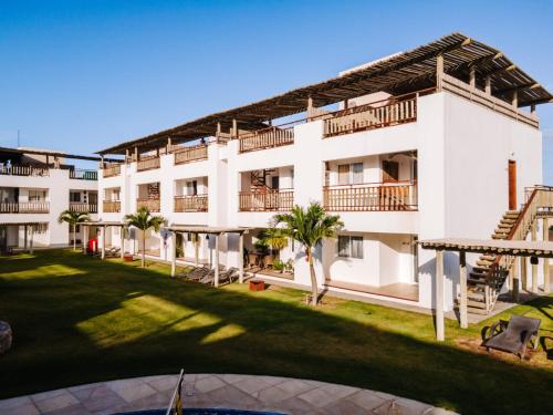 an image of a building with a yard at Quality - Boas Vistas in Canoa Quebrada