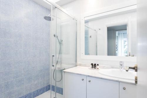 Upscale 3BR Apartment in Chalandri by UPSTREET