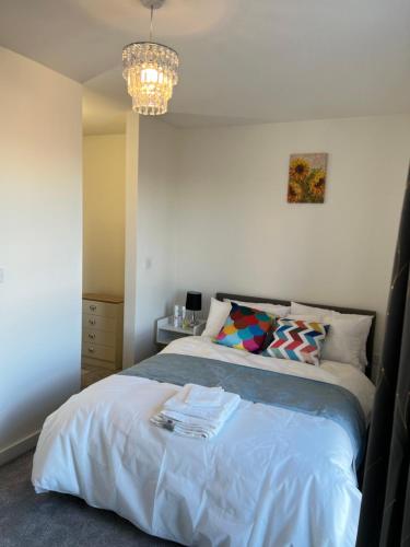New Peaceful Luxury Home with free ParkingWiFi Sheffield Image