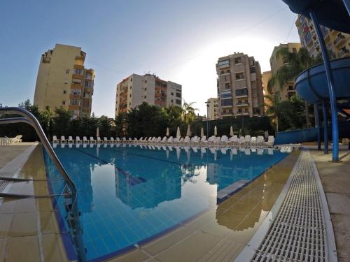 The swimming pool at or close to Cosmopolitan Hotel