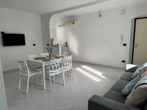 a living room with a table and chairs at La Casa Di Nonno Roberto in Livorno