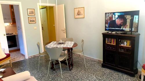 Μια τηλεόραση ή/και κέντρο ψυχαγωγίας στο Casa Mary