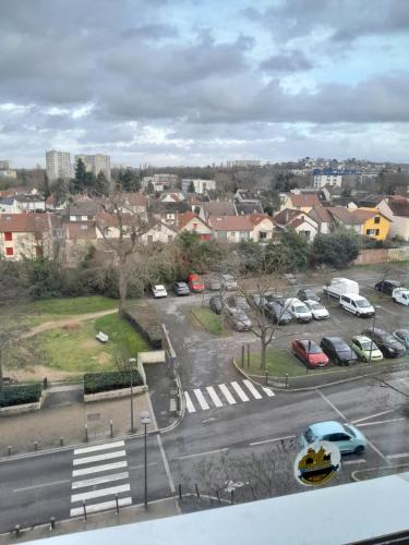 Photo de la galerie de l'établissement Chambre a louer dans appartement sympa à 10 min du rer b massy palaiseau, à Massy