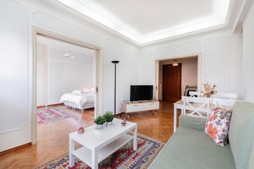 Athenian Gate Residence to Plaka