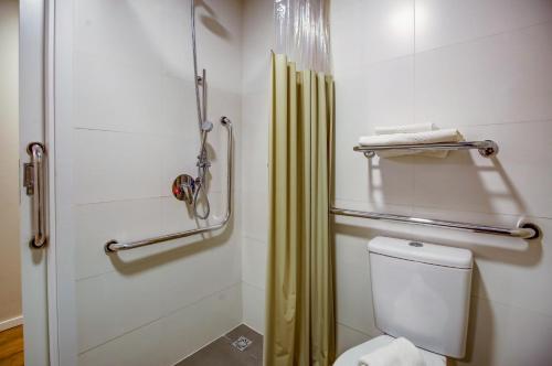 Phòng tắm tại Blue Tree Towers Sorriso