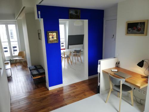 3 rooms apartment business rooftop view to Montmartre