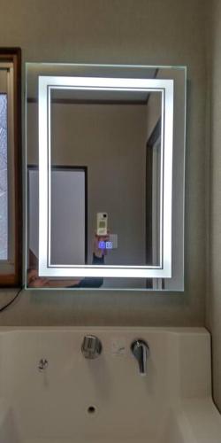 a mirror above a sink in a bathroom at Villa Hikone Castle ヴィラ彦根キャッスル 彦根城9分 10人泊 キャッスルロード4分 ひこにゃん4分 駐車3台 ビワイチ in Hikone