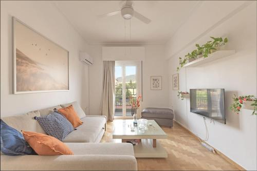 Sunny Central Luxury 50 sm with balcony view 4th floor